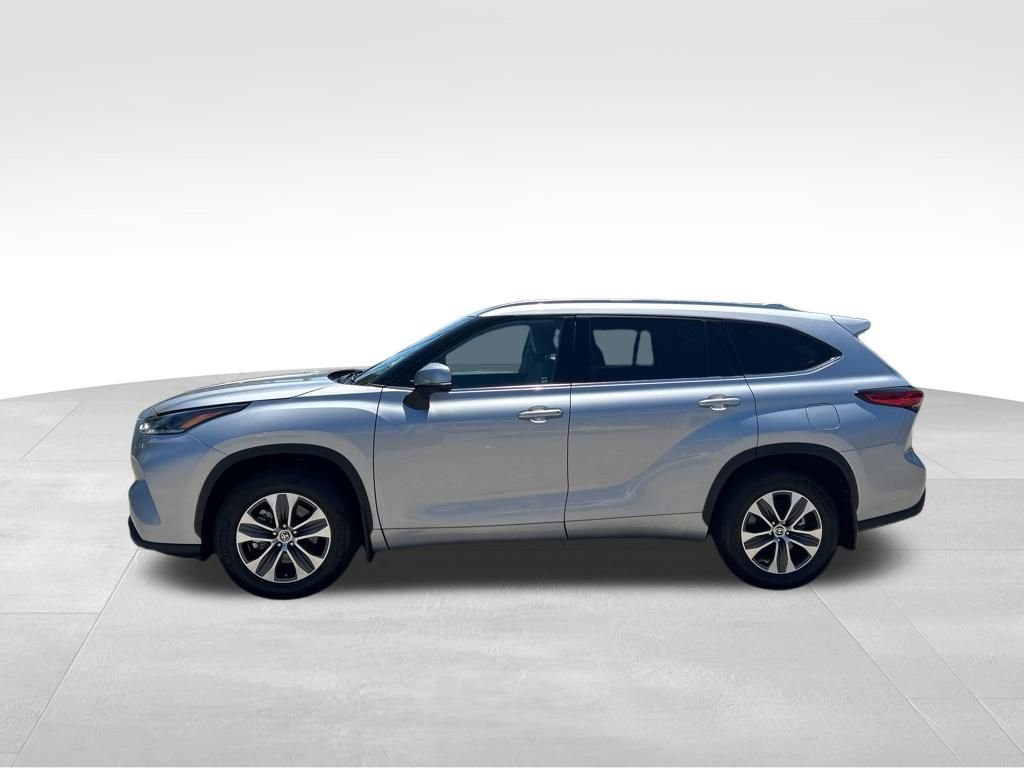 Used 2021 Silver Toyota XLE image 2