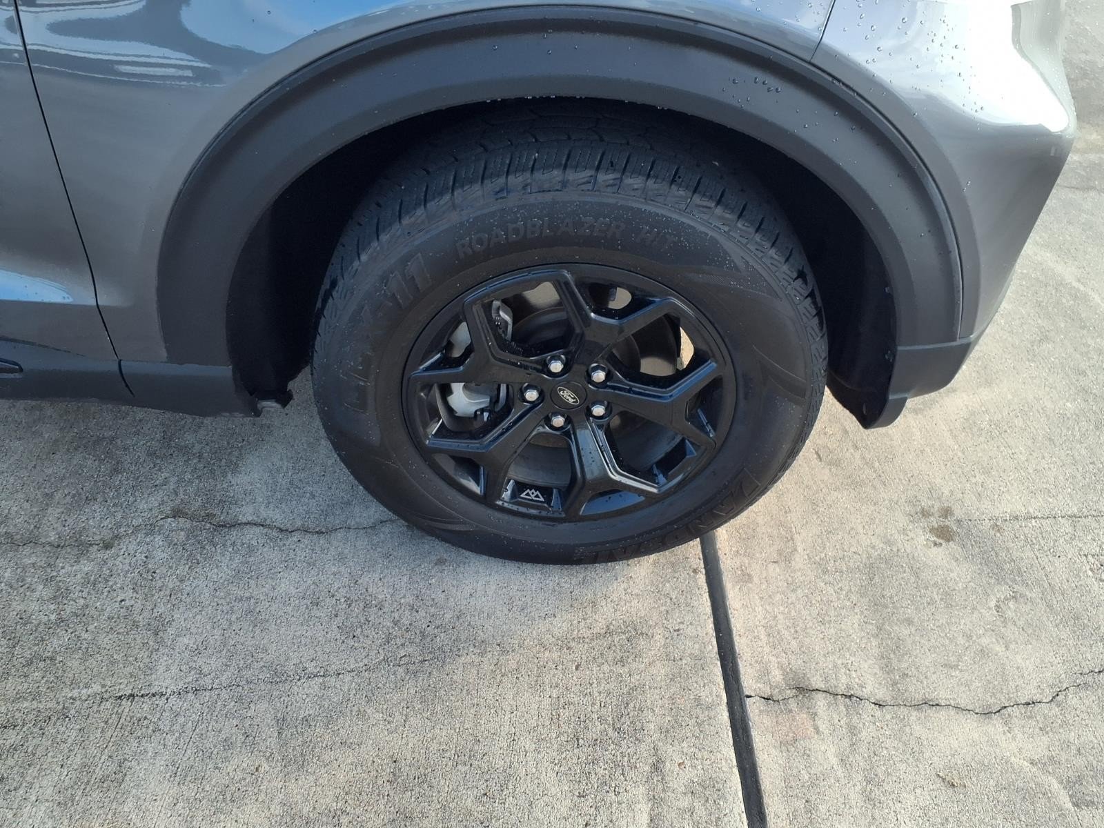 2022 Ford Explorer photo 7 of 27