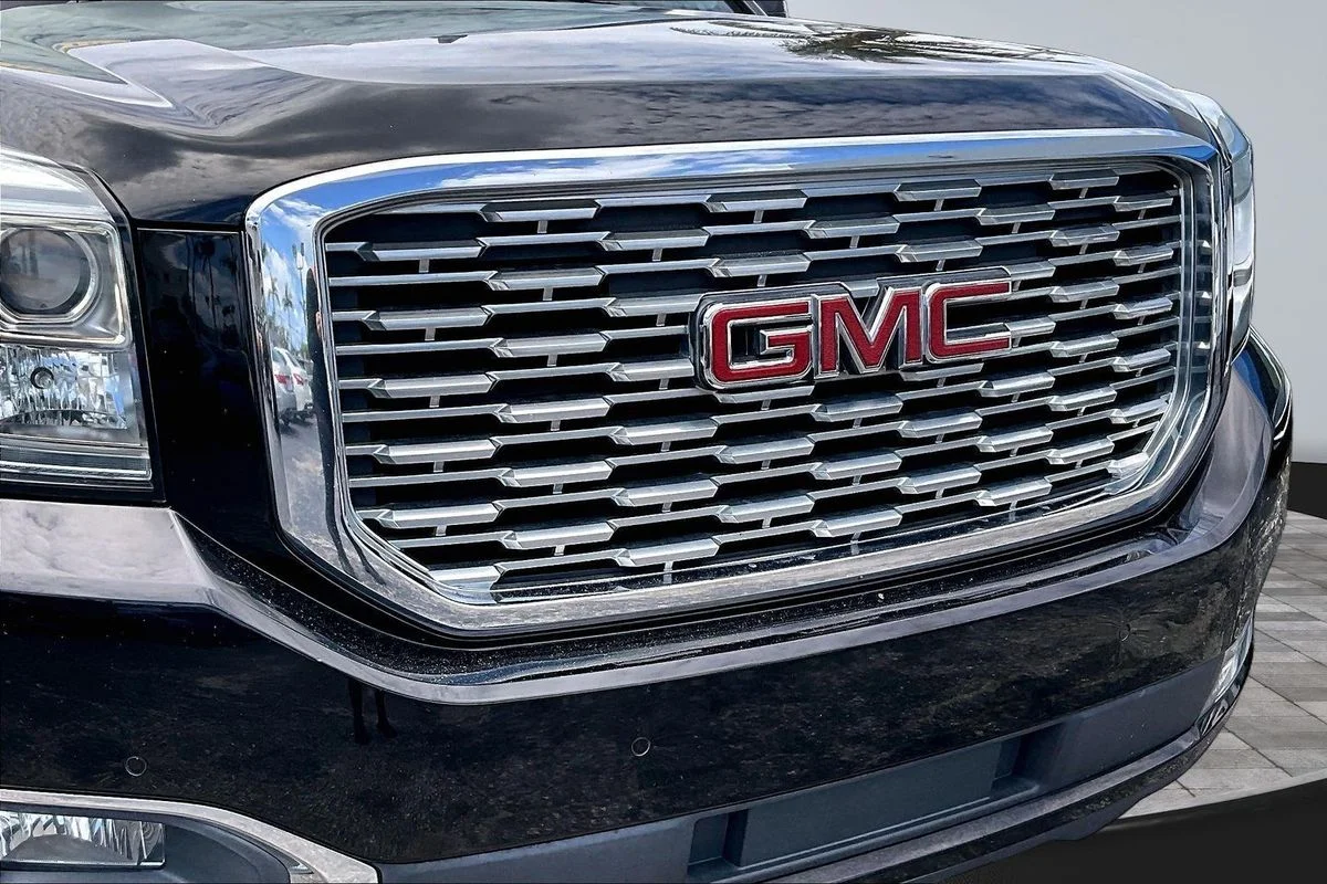 Used 2018 Black GMC Denali image 36
