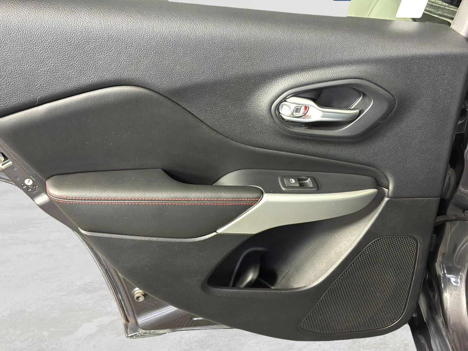 Used 2017 Granite Crystal Metallic Clearcoat Jeep Trailhawk image 24