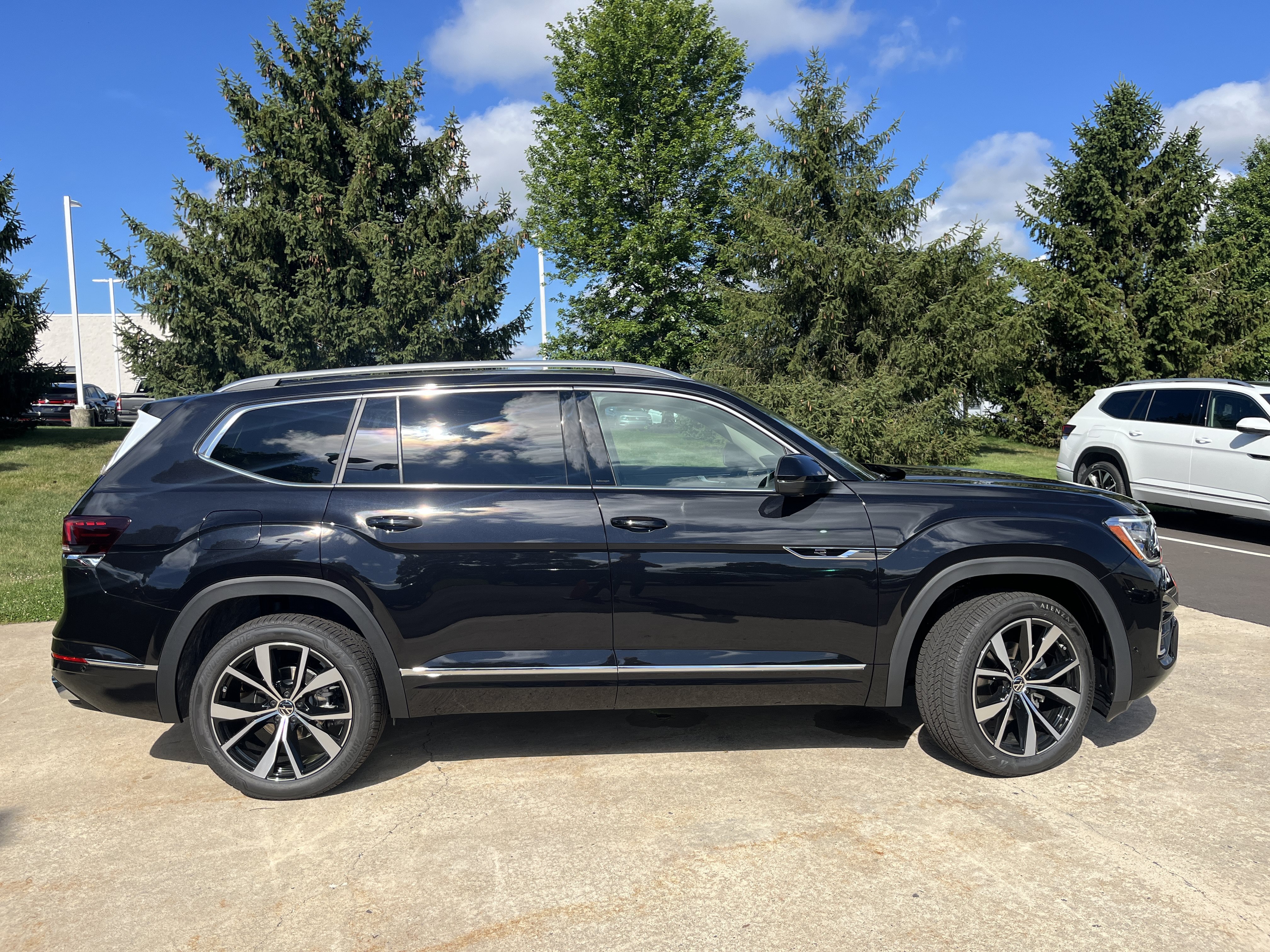 New 2026 Deep Black Pearl Volkswagen 2.0T SEL Premium R-Line image 15