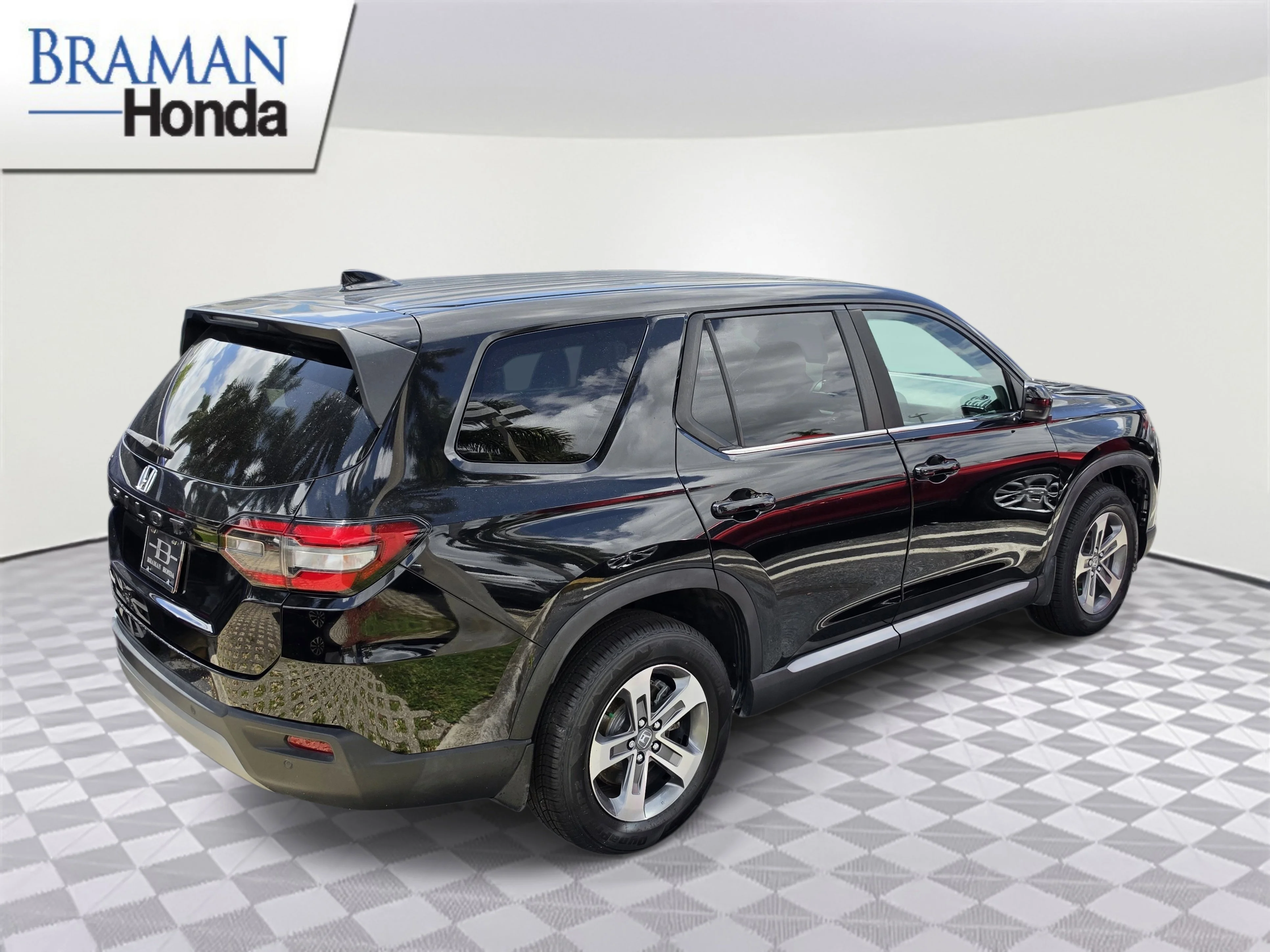 Certified Pre-Owned 2023 Honda Pilot 2WD EX-L 7P UV in Miami