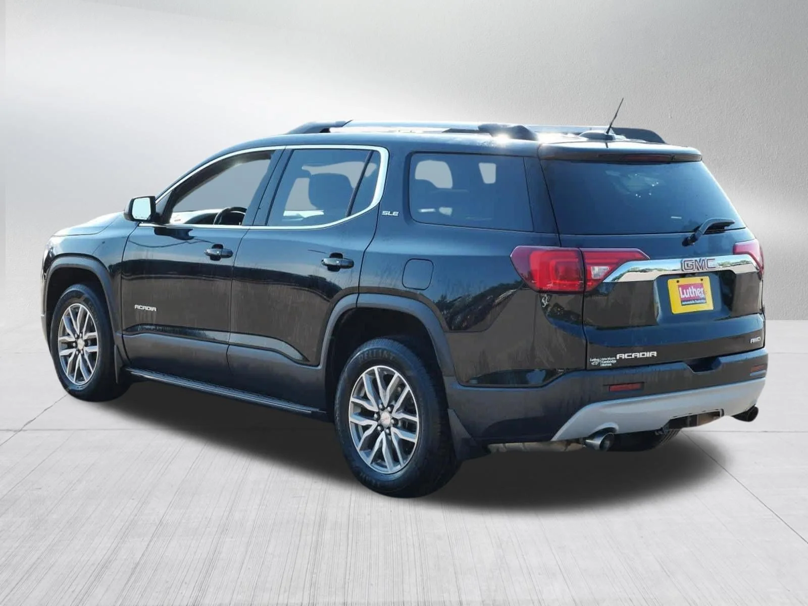 Used 2018 Ebony Twilight Metallic GMC SLE image 5