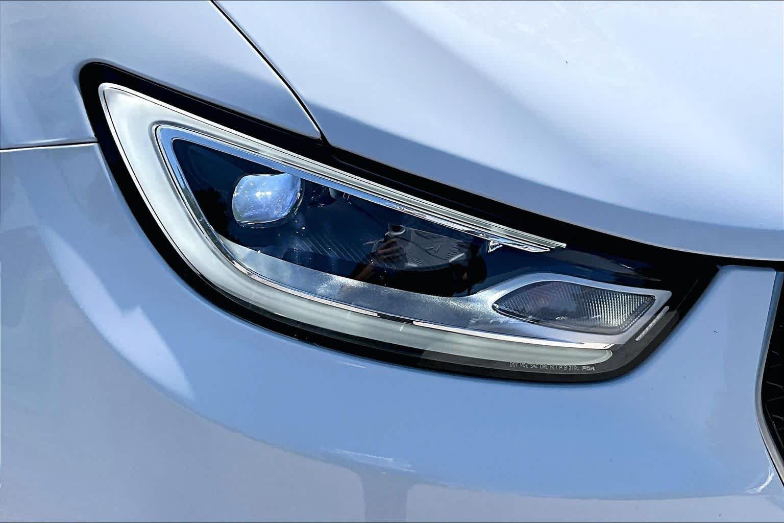 Used 2024 Bright White Clearcoat Chrysler Hybrid Pinnacle image 28