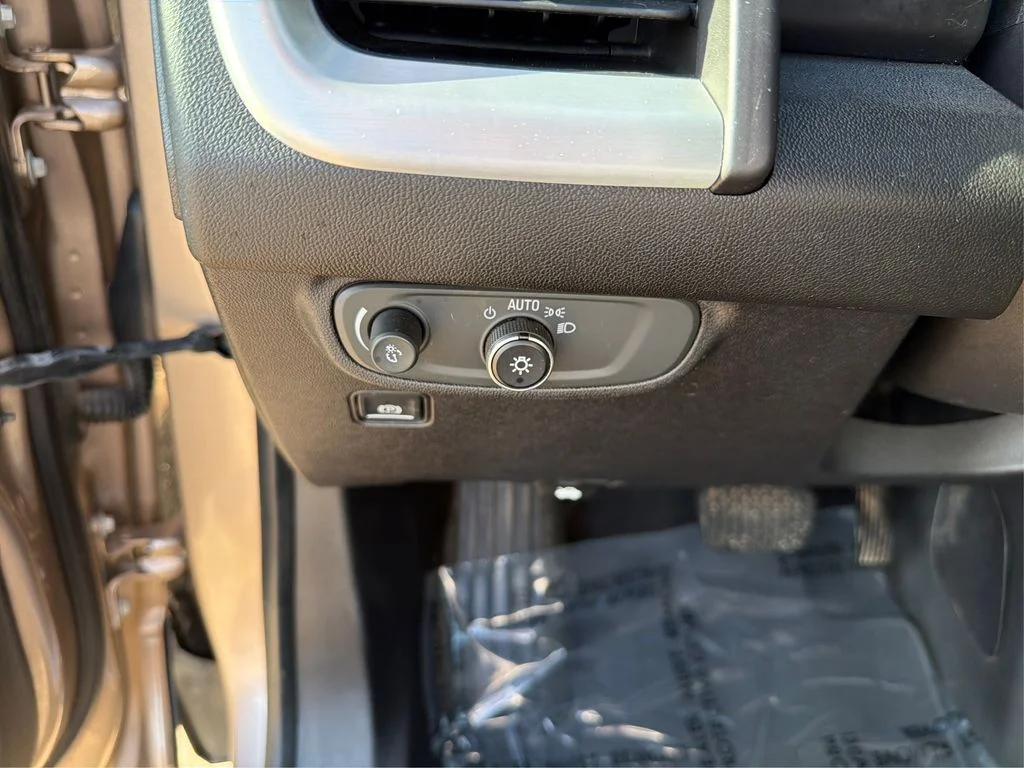 Used 2018 Coppertino Metallic GMC SLE image 18