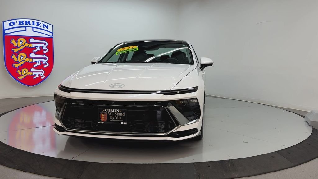 Used 2024 White Hyundai Limited image 9