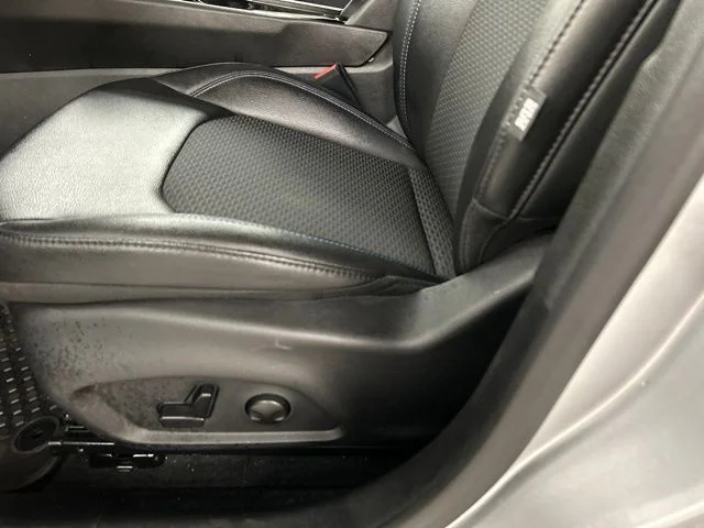 Used 2025 Silver Jeep Latitude image 7
