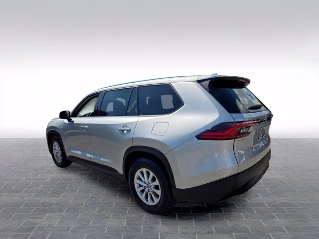 Used 2025 Silver Toyota XLE image 5