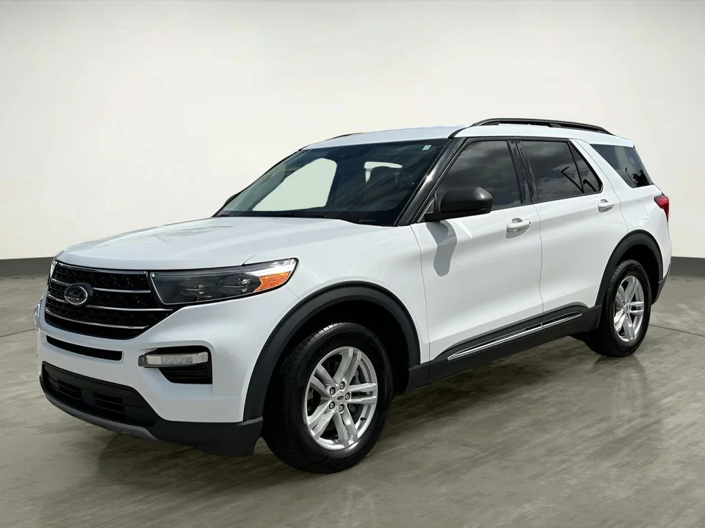 Used 2023 White Ford XLT image 1