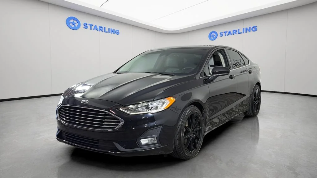 Used 2019  Ford SE image 16