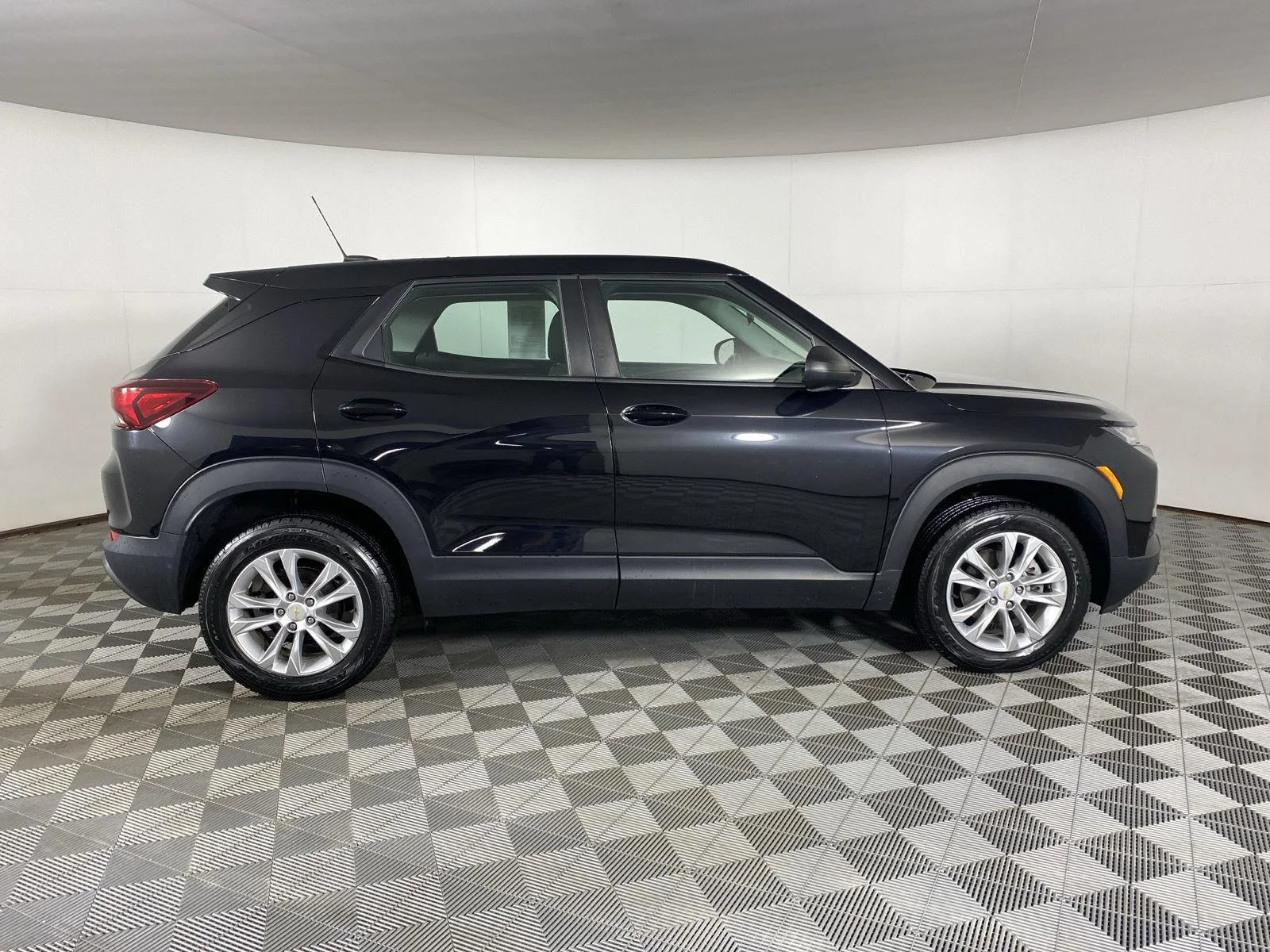 Used 2022 MOSAIC BLACK METALLIC Chevrolet LS image 8