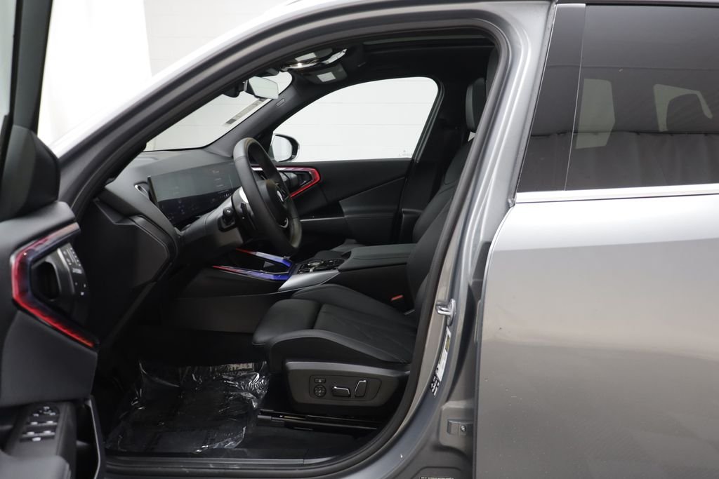 Certified Used 2025 Skyscraper Grey Metallic BMW 30 xDrive image 5