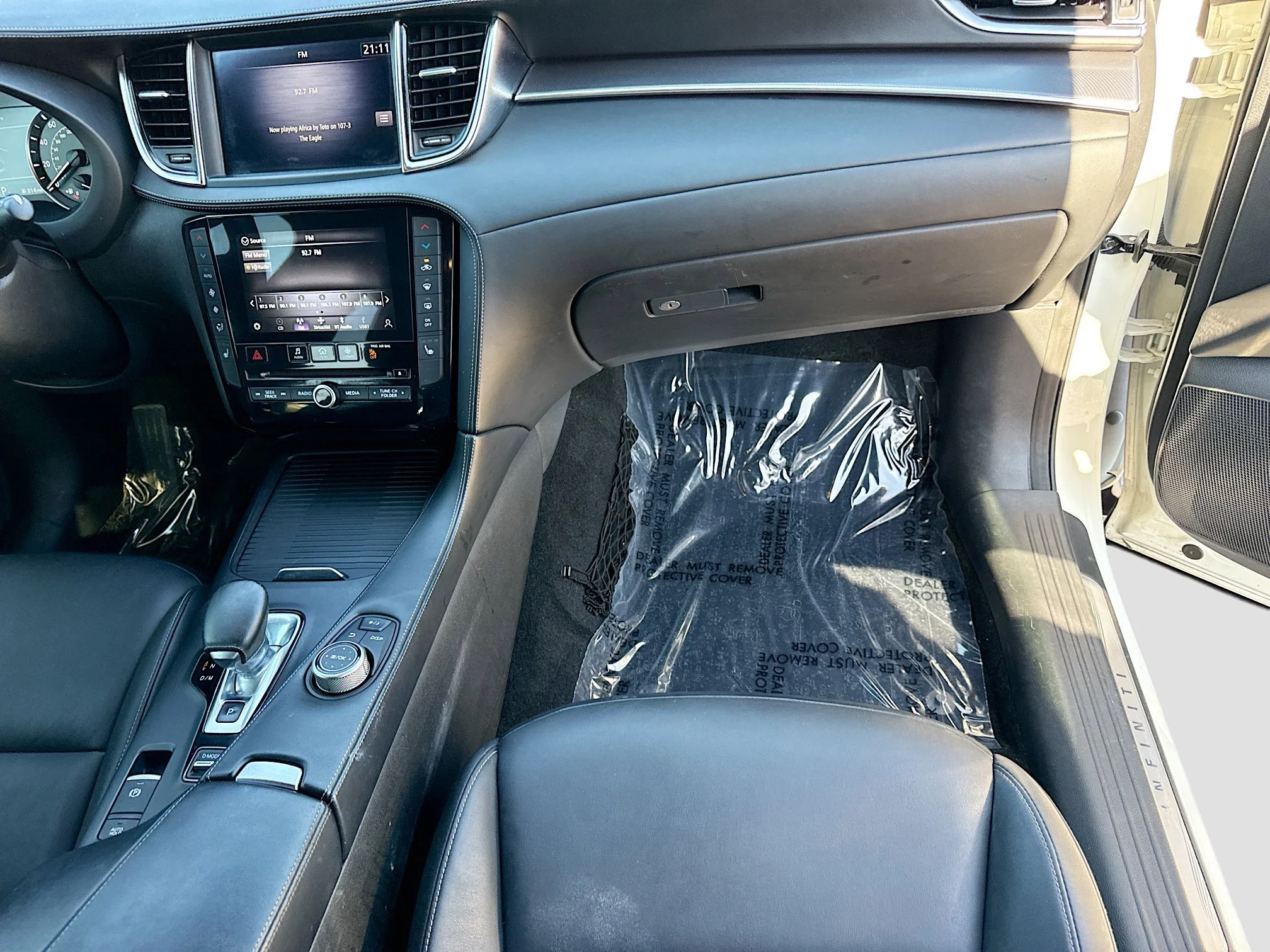 Used 2022 Majestic White INFINITI LUXE image 18
