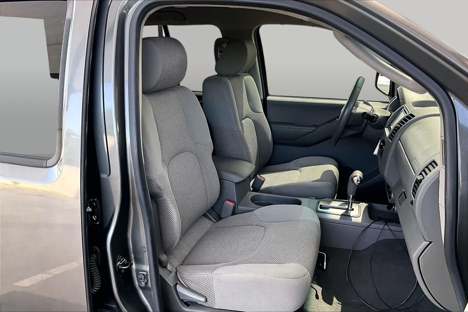 Used 2007 Storm Gray Nissan SE image 8