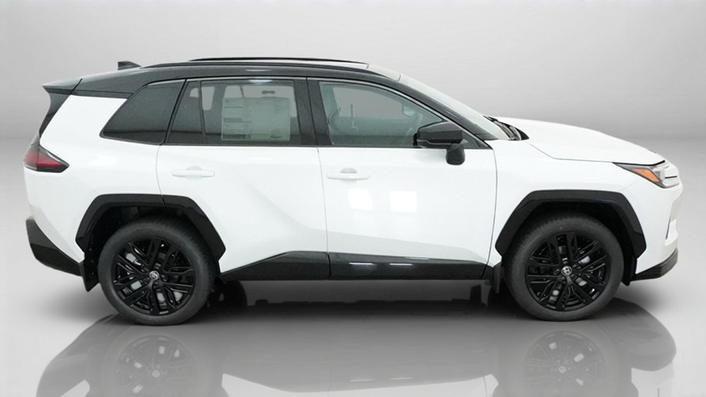 New 2026 Wind Chill Pearl with Midnight Black Metallic roof Toyota XSE image 7