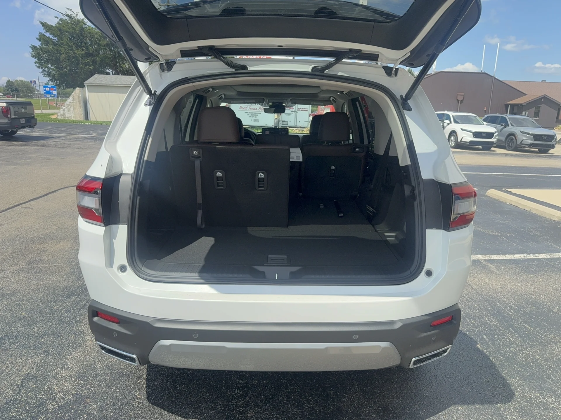 New 2026 Platinum White Pearl Honda Touring Blackout image 17