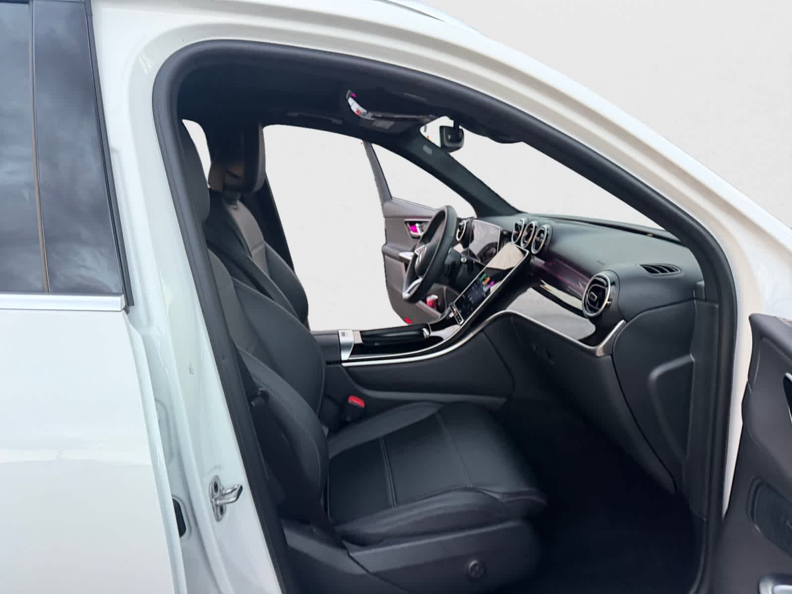 Used 2025 Polar White Mercedes-Benz GLC 300 image 21