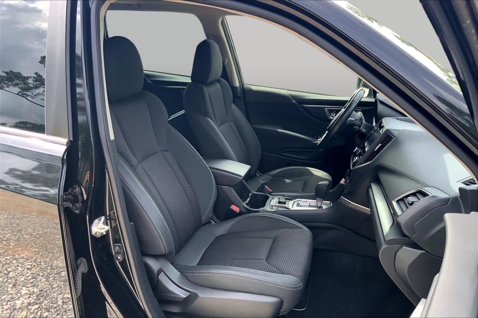 Used 2023 Crystal Black Silica Subaru Premium image 9