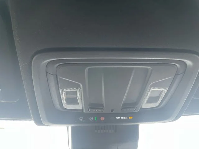 Used 2025 White GMC AT4 image 30