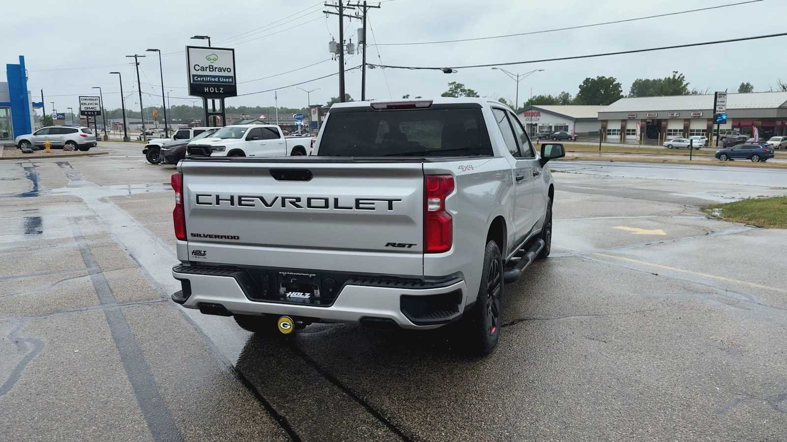 Used 2022 SILVER ICE METALLIC Chevrolet RST image 8