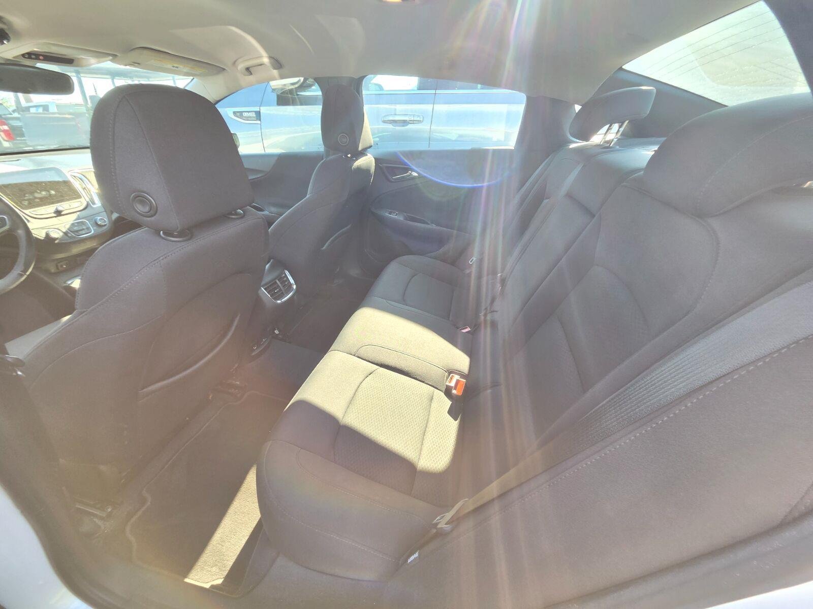Used 2017 IRIDESCENT PEARL TRICOAT Chevrolet LT image 8