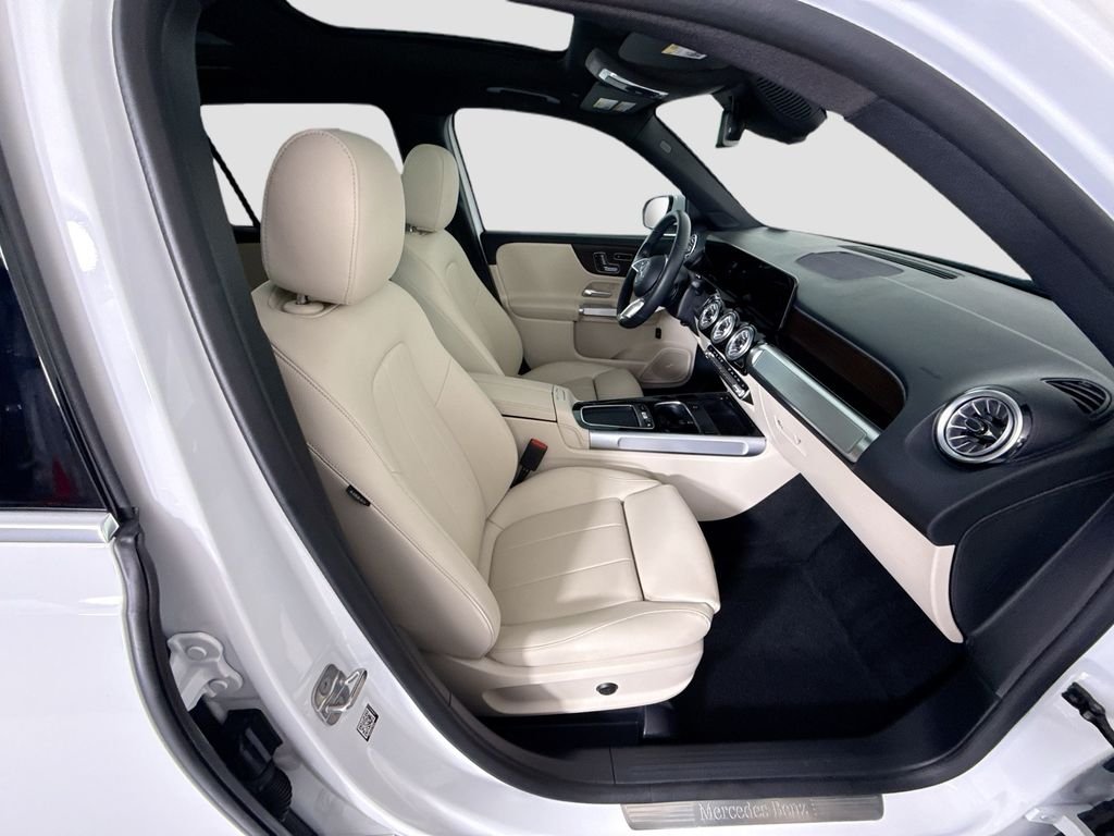 Certified Used 2026 Polar White Mercedes-Benz GLB 250 image 20