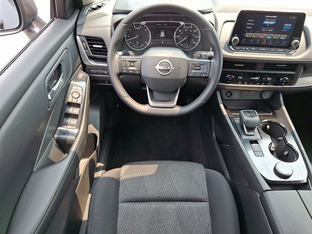 Used 2025 Gray Nissan SV image 12