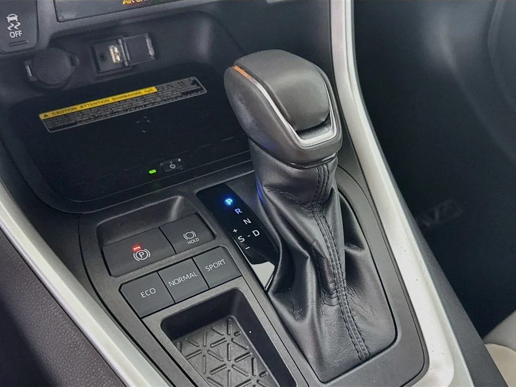 Certified Used 2019 Silver Sky Metallic Toyota XLE Premium image 16