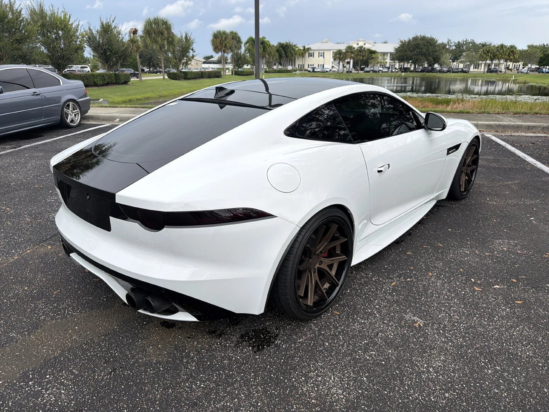 Used 2016  Jaguar R image 4