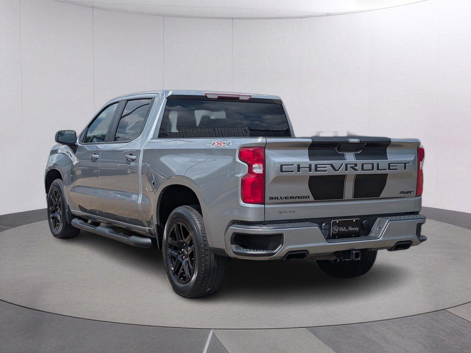 Used 2023 STERLING GRAY METALLIC Chevrolet RST image 3