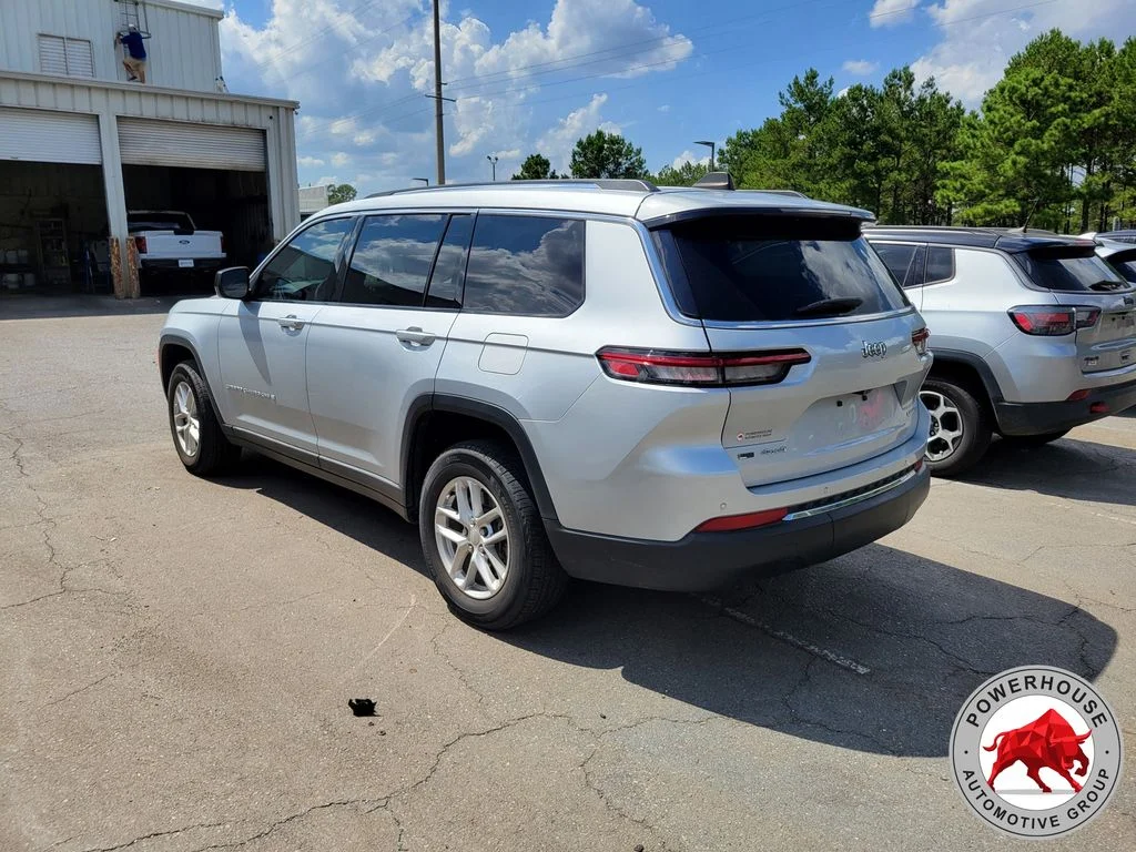 Used 2023 Silver Jeep Laredo image 2