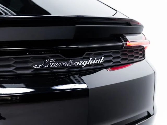 Used 2025 Black Lamborghini SE image 94