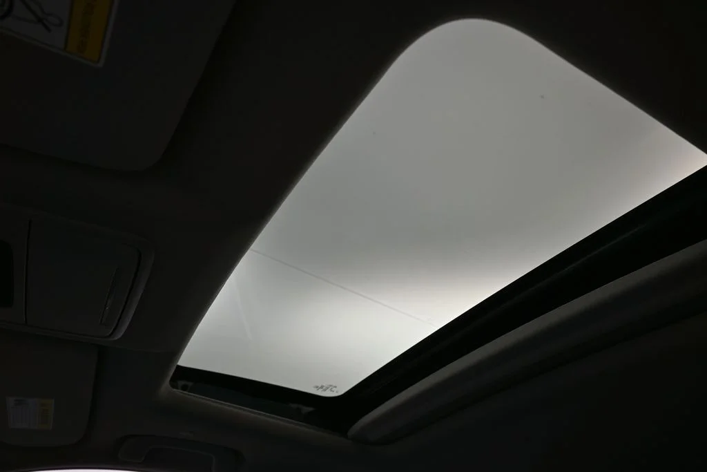 Used 2024 White Honda EX-L image 25
