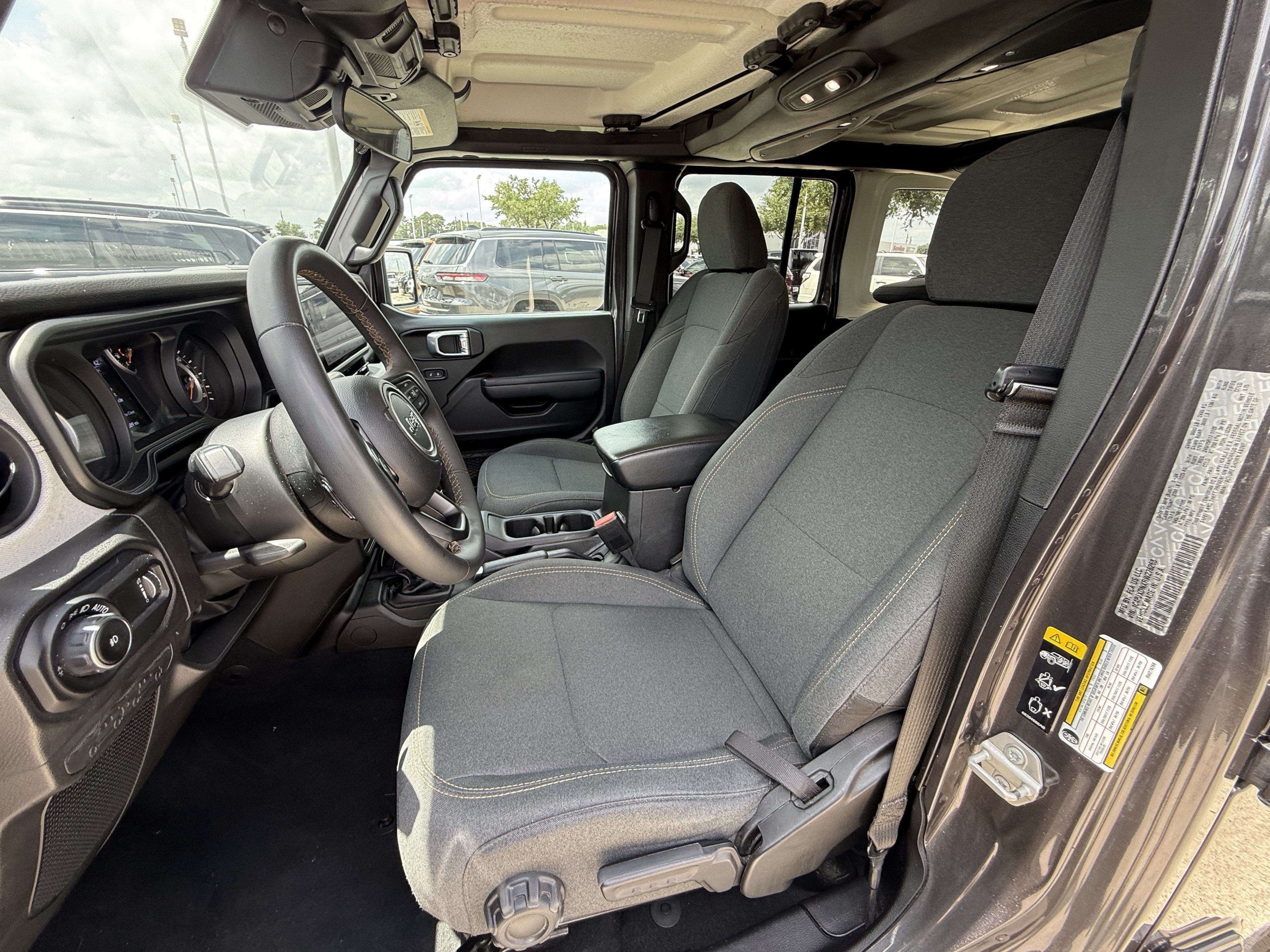 Used 2024 Granite Crystal Metallic Clearcoat Jeep  image 25