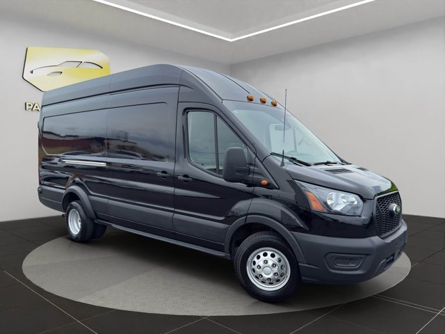 Used 2024 Black Ford  image 1