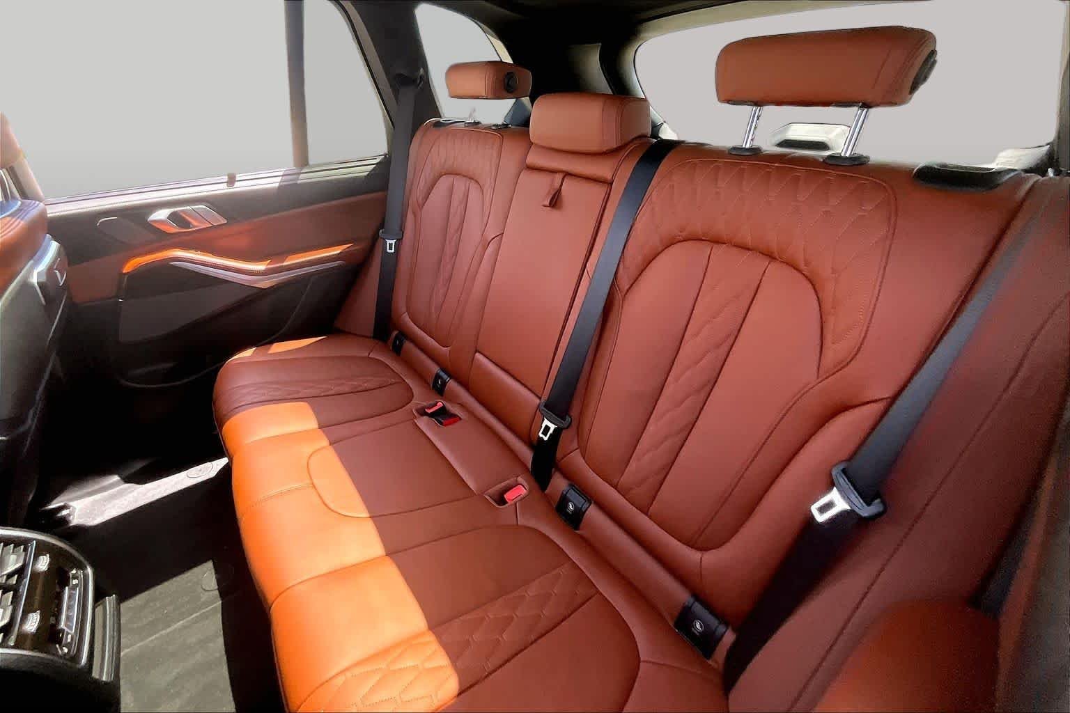 Used 2024 Skyscraper Grey Metallic BMW M60i image 19