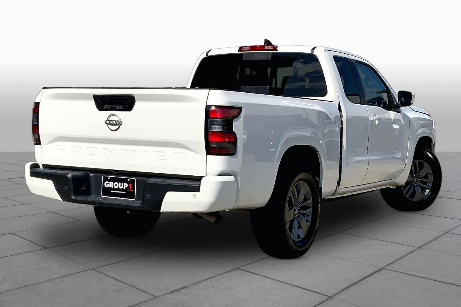 Used 2025 Glacier White Nissan SV image 12