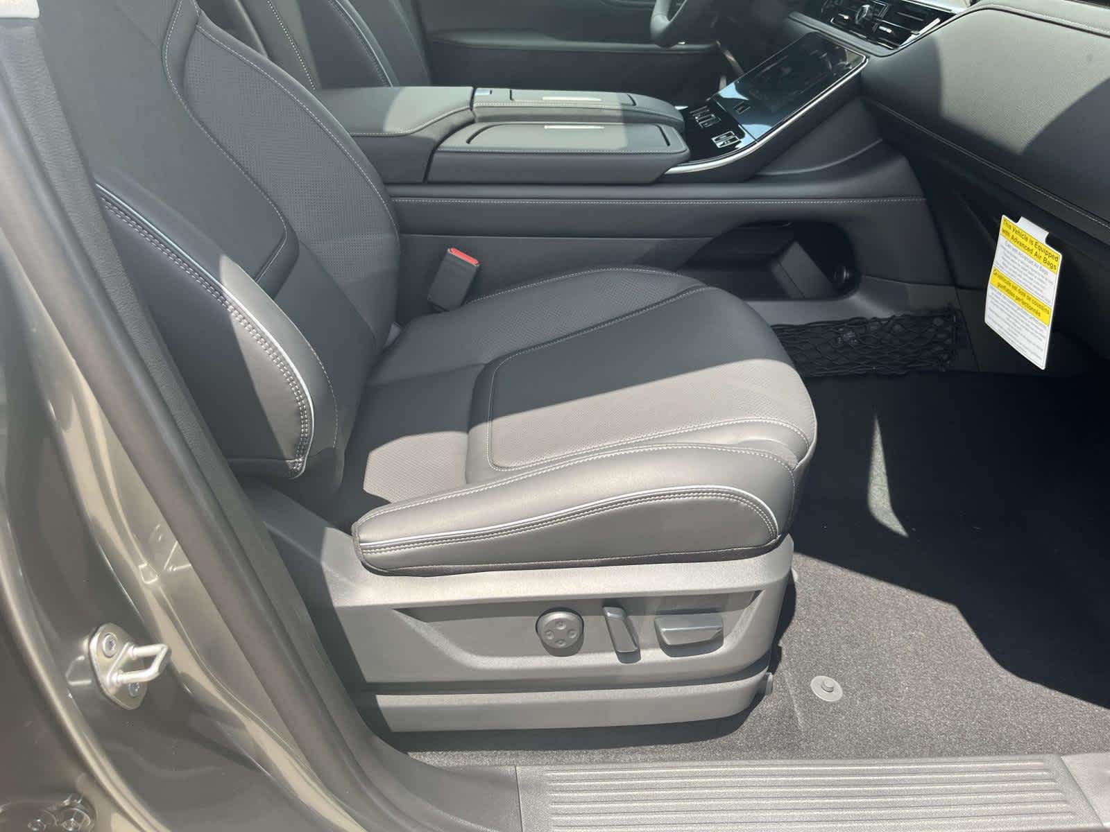 New 2027 Radiant White INFINITI LUXE image 24