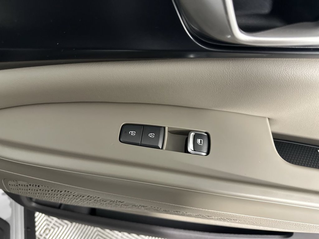 New 2027 Ceramic Silver Kia LXS image 13