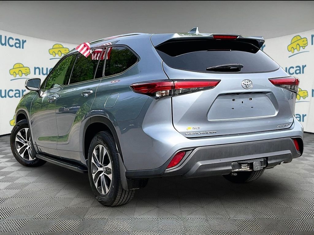 Used 2020 Blue Toyota XLE image 4