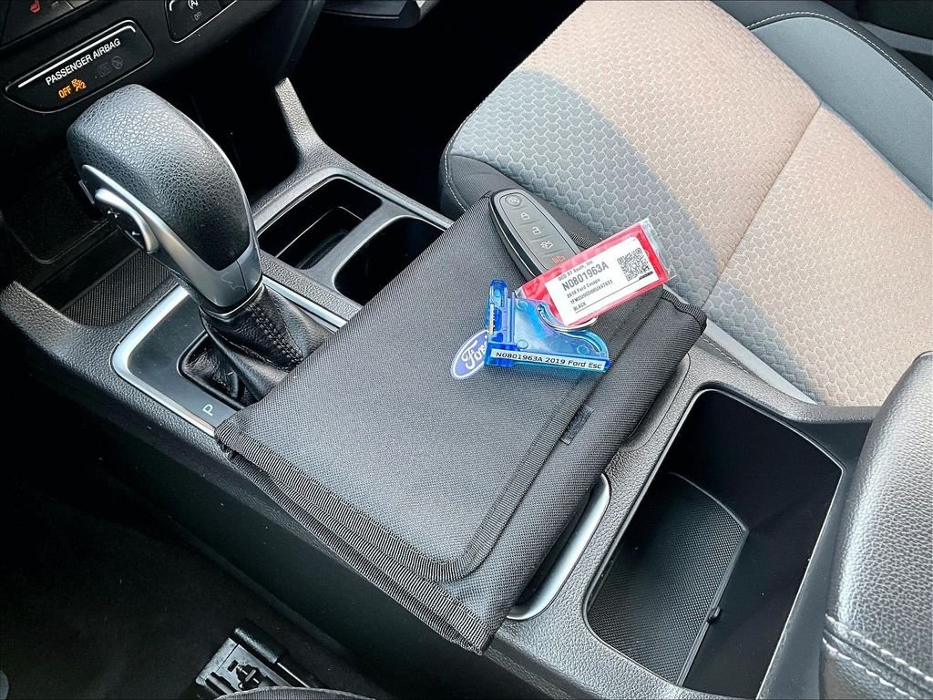 Used 2019 Black Ford SE image 31