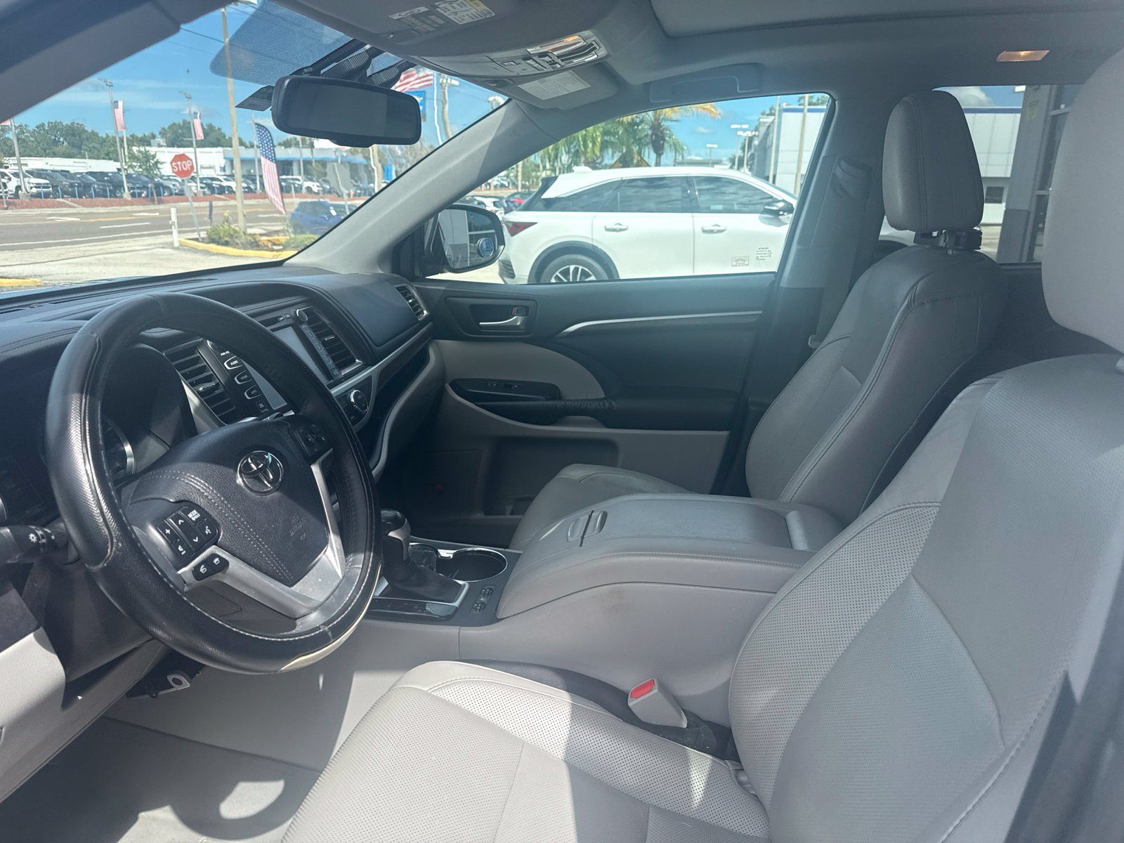Used 2016 Silver Toyota Limited Platinum V6 image 8