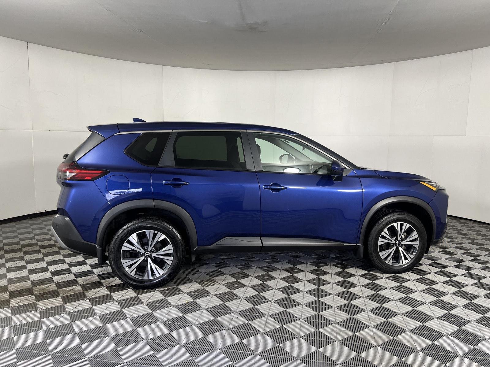 Used 2022 Caspian Blue Metallic Nissan SV image 22
