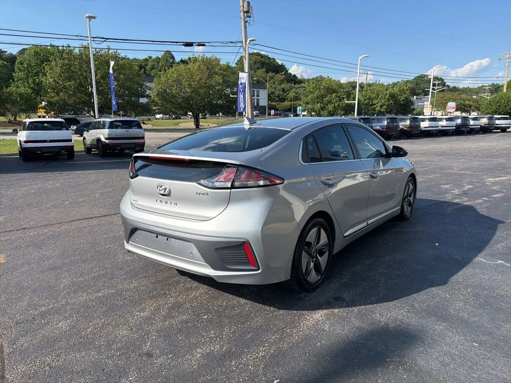 Used 2020 Stellar Silver Hyundai Limited image 5