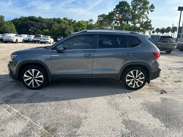 Used 2022 Gray Volkswagen SE image 16