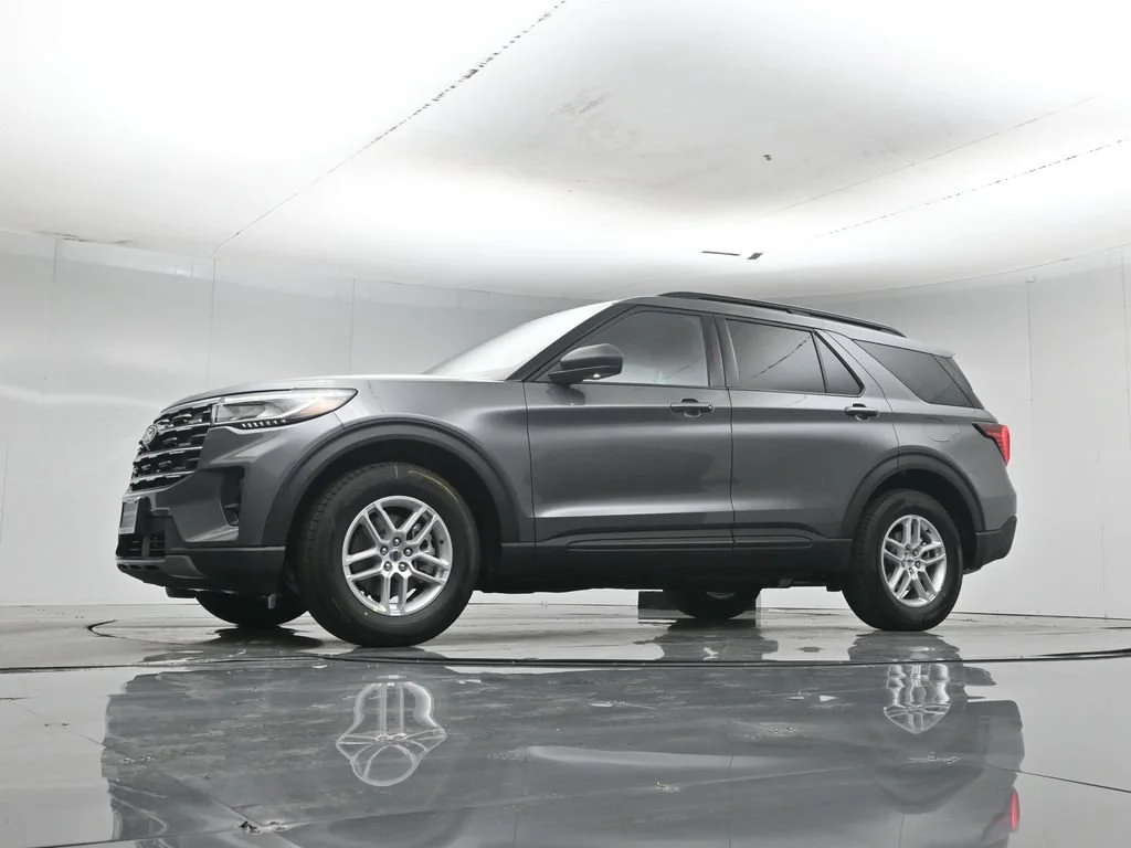 New 2027 Carbonized Gray Metallic Ford Active image 49