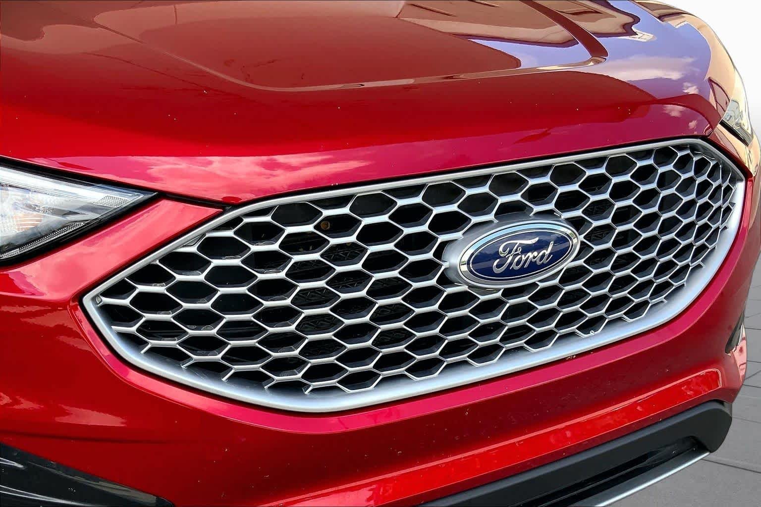 Used 2024 Rapid Red Metallic Tinted Clearcoat Ford SEL image 30