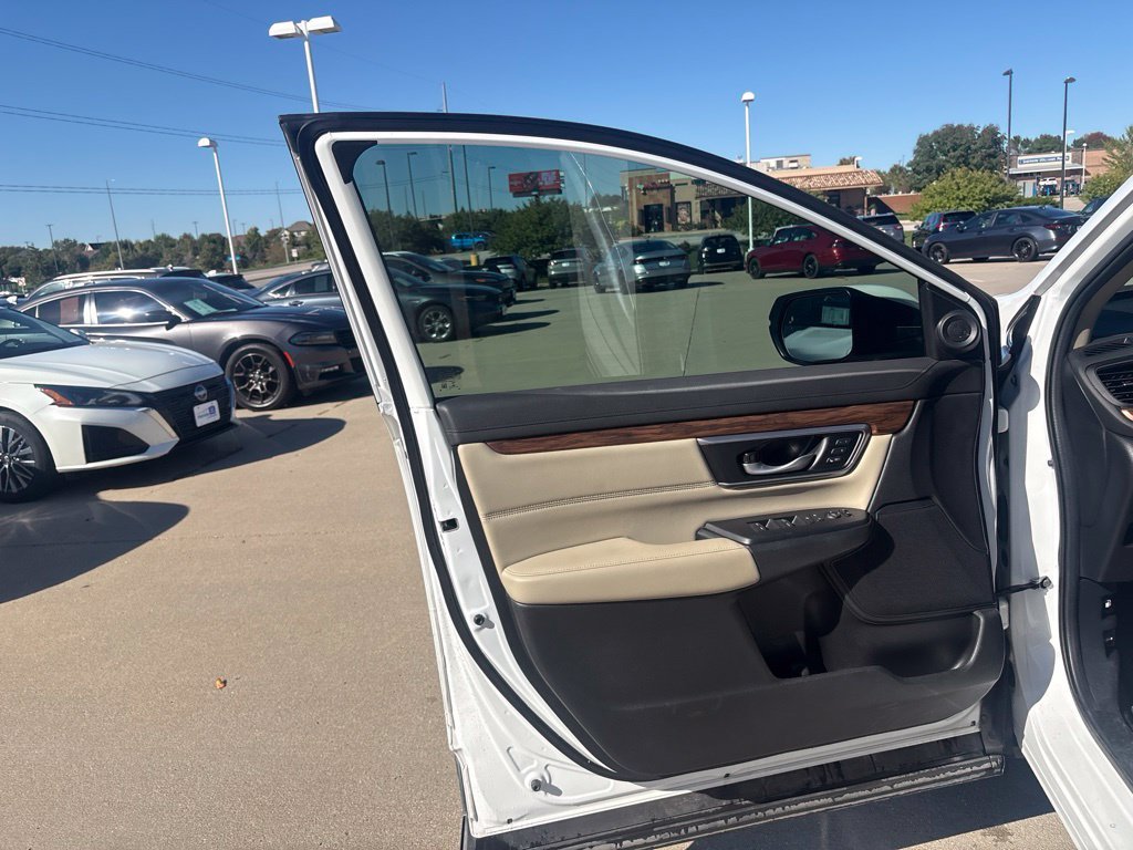 Certified Used 2022 White Honda EX-L FWD image 9