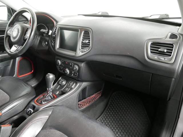 Used 2019 Billet Silver Metallic Clearcoat Jeep Trailhawk image 16