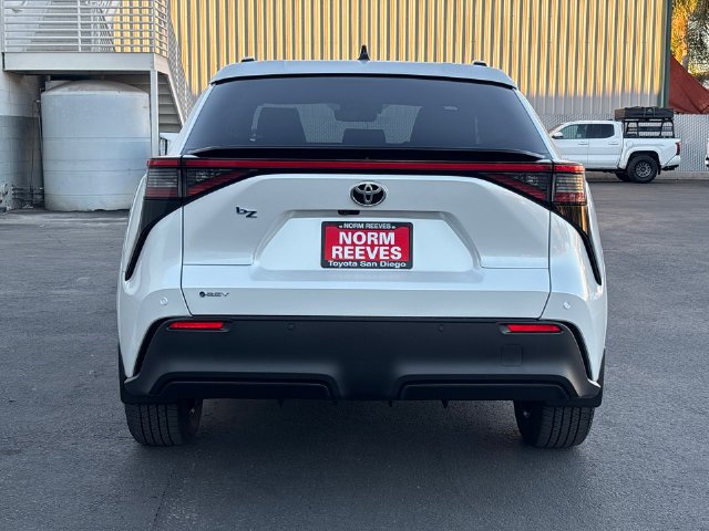 New 2027 Wind Chill Pearl <sup>1</sup> Toyota  XLE image 15